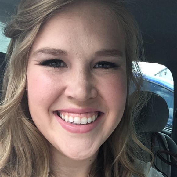 Meet your Posher, Jessica - Picture 2 of 4